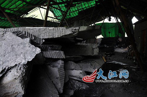 ��ɽ�ر�ķ������Ӵ�ļ��׳����ڶ����˴�ɽ�Ͽ�����������ʯԭ��