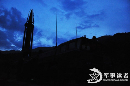  ���죬���յ��գ�ҹ�����ó���Ű�����գ�����ĳ����֯���ֶӽ�פҰ��פѵ�����ǰ��ա�Ұս�����𡢹淶����Ӫ��ʵս��ѵ������Ҫ�󣬳�����ô������������Ρ���ò�������ص㣬������֯Ұ���������ͼΪ��ָ��񷡣 