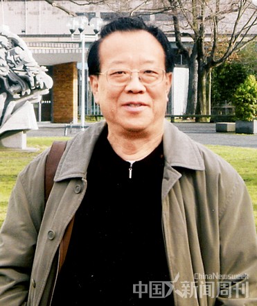 2004�꣬ȫ���˴�ί�ᷨ�ƹ���ίԱ��ԭ�������Ŵ������ʵ¹������˸�ʱ��Ӱ��ͼ/ �ܷ����ṩ