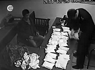 2011��12��26�գ���ĳ���˷����׶���������������Ա�������в����ƶ���ðҩ��������Ƶ��ͼ