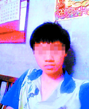 他去哪里了—— 今年19岁的广东技术师范学院天河学院学生胡锦棠迟迟未去学校报到,他8月29日独自从江门搭乘轻轨到广州南站,到站后主动联系过父亲后,与家人失去了联系。 他去哪里了—— 今年19岁的广东技术师范学院天河学院学生胡锦棠迟迟未去学校报到,他8月29日独自从江门搭乘轻轨到广州南站,到站后主动联系过父亲后,与家人失去了联系。