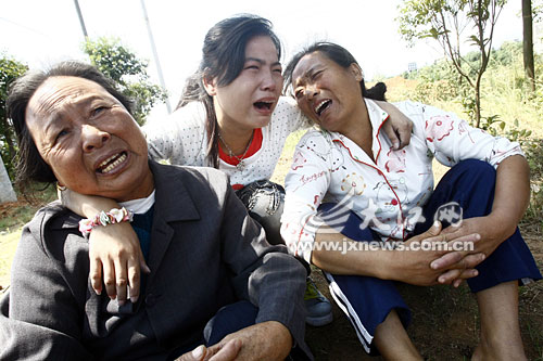 16岁少女上班途中被撞身亡 因家贫辍学赚钱养家