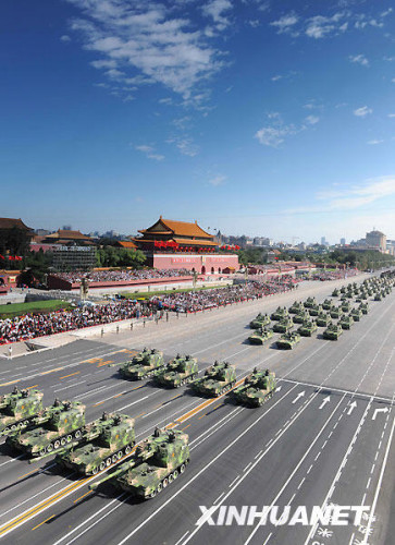  10��1�գ��׶�������ף�л����񹲺͹�����60�������ڱ������С������Ĵ����м����ڷ��ӣ�ǰ�����Ĵ��������ڷ��Ӿ����찲�Ź㳡���»������ ������ 