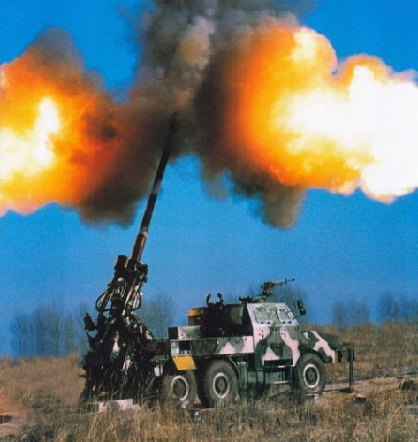 国产SH-1型155毫米车载轮式自行榴弹炮,采用了现今主流的52倍口径。 国产SH-1型155毫米车载轮式自行榴弹炮,采用了现今主流的52倍口径。