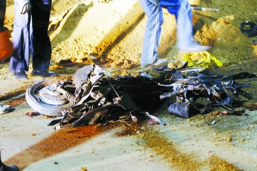 �ﳵ�˱�ѹ�ڳ��£��ֳ�����һƬѪ��