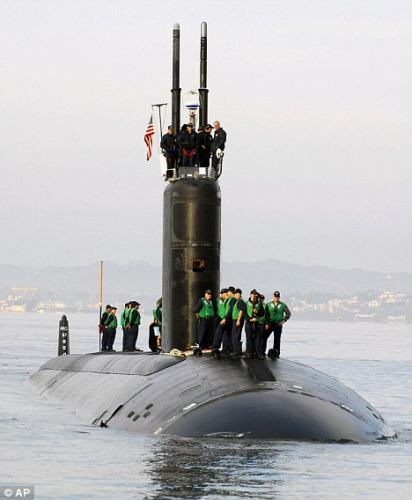 ����һ����ɼ�����˶�������Ǳˮͧ13������������ѵ������һ����˹�ܼ�����Ѳ�󽢷�����ײ