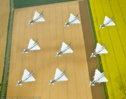 1��	������Ƭ��Ϊ����ʶԳơ�����ʾ���ǡ�̨�硱ս��ΪŮ���ǻ������ն����ŵ����η��б�Ӷ��Σ���ʱ��9��ս�����ɹ��ֿϿ��Ķ�����