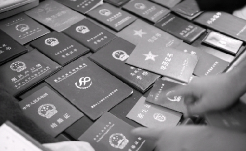 查字根表翻字典 "上进哥"如此好学只为办假证