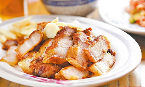 石板烤山猪肉.图片来源:台湾《苹果日报》副刊