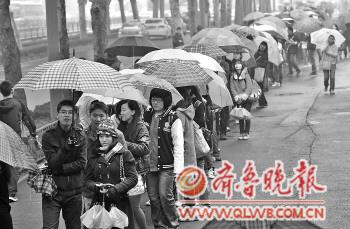 �����ѵֿ����ȣ�10�գ���ǧ������2013���о����Ŀ����ڼ�����ɽ·����ǧ�׳��ӣ����еȴ�����ȷ�ϡ��� �������� ������ ��