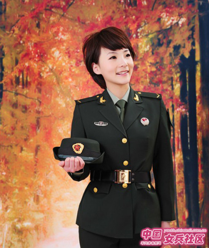 实拍美丽二炮女兵 入伍前曾苦练十年舞蹈(图)(2)