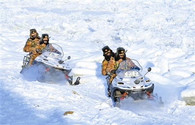 新型摩托雪橇列装边防部队 官兵快速机动能力大增