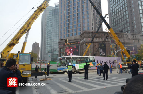 �¹ʳ��������𡣱������� Ԭ����