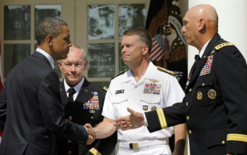 温尼菲尔德海军上将(中) 温尼菲尔德海军上将(中)