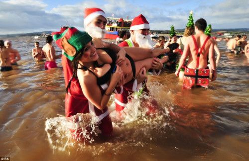 ���ݡ�ʥ�����ˡ������ӽ�һ����ӾŮ�ӱ���