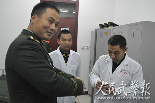 武警8634部队:定期巡诊为新训保驾护航(图)
