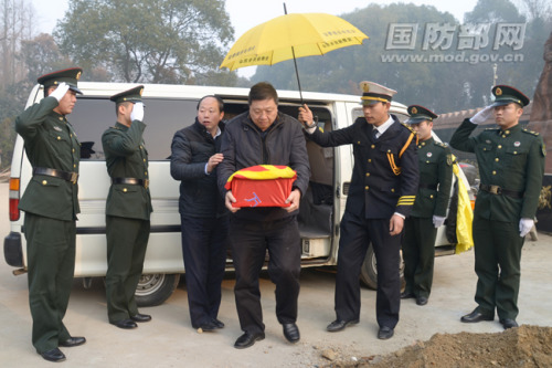 ����ɽ�������ϰ����Я4����Ů���ﱲ�Ǻ��Ὣ�����ŵ���Ľ����ǻ�����ذ��������ɴ���еĸ�����Ĺ��