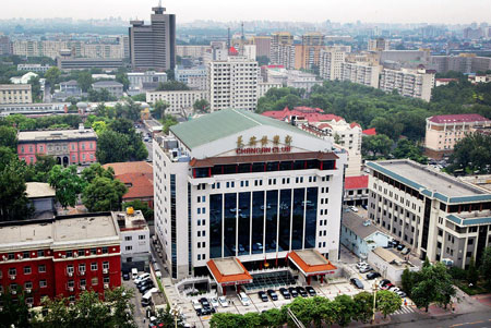 长安俱乐部 毗邻天安门广场,位居东长安街10号,由亚洲联谊国际股份