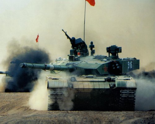 中国99式主战坦克冲锋陷阵 中国99式主战坦克冲锋陷阵