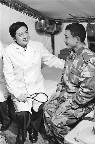 ��֣������ȫ����ЭίԱ��1983�����飬�����侯���Ӻ��ڲ����������侯��ҽԺԺ�����й�����ԺԺʿ������ԺӦ������ר�����Ա��2011�굱ѡ����ѧ�й�����������