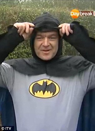 这名蝙蝠侠身份曝光,系中餐馆送餐员。 这名蝙蝠侠身份曝光,系中餐馆送餐员。