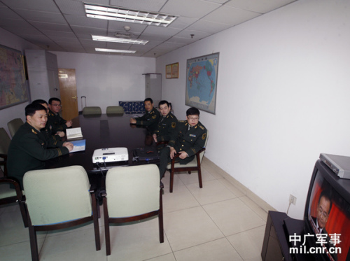 3��5��9ʱ��ʮ����ȫ���˴�һ�λ����ڱ����������ÿ�Ļ���������߷��ֻ�����֯ȫ��ٱ���֧��Ϊ��λ�����տ���Ļʽ��ͼΪ�ֻ��عٱ����������տ���Ļʽ�� �������Ӱ