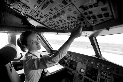 ������һλ��Ů������27�꣬��н��ʮ�򣬻���λ��Ů��1.73�׵ĸ�ͷ������ͦ�Ρ��������ǵ��͵İ׸�����������ӱ��ס�������Լ�Ц�������ش�˵�������㣬�Ҿ��Ǹ��㼼���ģ��ҹ�������Ҳ�Ǻ�����İ�����