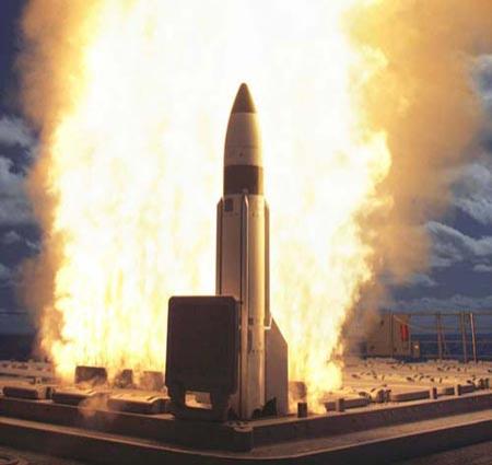 美国"标准"3海基反导拦截弹发射瞬间