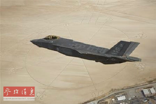 在加利福尼亚州爱德华兹空军基地上空试飞的F-35A“闪电”II战斗机(美国空军资料图片) 在加利福尼亚州爱德华兹空军基地上空试飞的F-35A“闪电”II战斗机(美国空军资料图片)