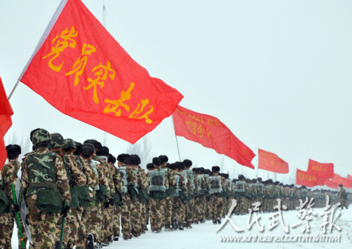 武警8661部队新兵野外拉练:5天徒步近百公里(图)