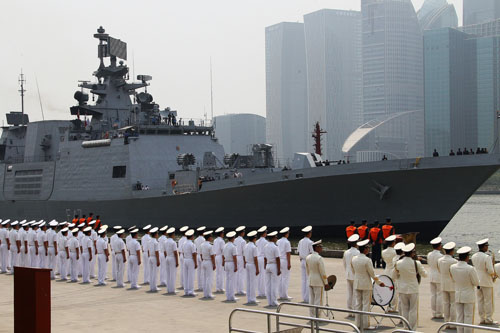2012年6月13日,由印度海军“拉纳”号导弹驱逐舰、“什瓦利克”号导弹护卫舰、“卡穆克”号轻型护卫舰和“沙克蒂”号油水补给舰组成的舰艇编队抵达上海,开始对上海进行友好访问。 2012年6月13日,由印度海军“拉纳”号导弹驱逐舰、“什瓦利克”号导弹护卫舰、“卡穆克”号轻型护卫舰和“沙克蒂”号油水补给舰组成的舰艇编队抵达上海,开始对上海进行友好访问。
