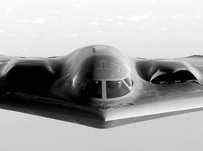 图为美国b-2隐形轰炸机正面特写