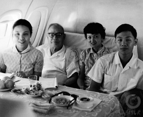 叶剑英同子女们在一起 叶剑英同子女们在一起