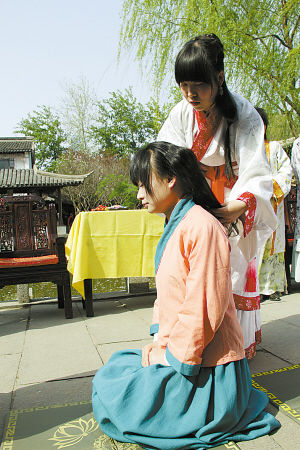 石家庄现6名汉服美少女举行加笄礼(图)