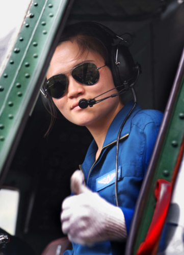 成都军区空军航空摄影团队聚焦抗震救灾(组图)(5)-中新网