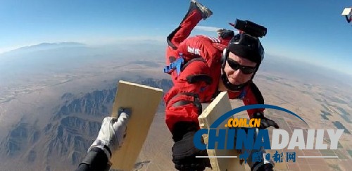 ���ᡤ����˹չʾ���ֵ�����12��ľ��