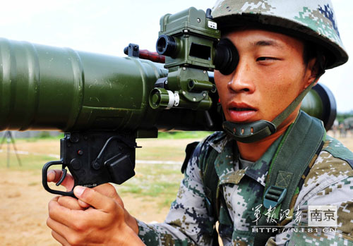 射手瞄准目标,准备击发 射手瞄准目标,准备击发