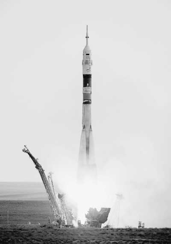 2012年7月15日,“联盟TMA—05M”载人飞船前往国际空间站。新华社发 2012年7月15日,“联盟TMA—05M”载人飞船前往国际空间站。新华社发