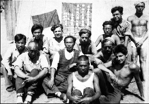 �����ݶӴ������������������ڷ����߾�С�ǵļ��еء������ź�Ӱ�п��Կ��������������Ե��й����