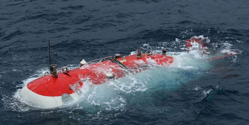 "蛟龙"号水面航行