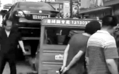 ��5��27�գ���˳��վ��ҵ���ڷ���������һ�γ���ײ6����3�ˣ�˾���³������Ⱦ��ܡ���Ƶ��ͼ