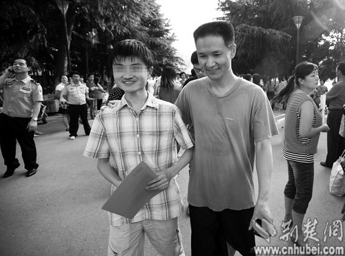 ͼΪ���������磬��һ�M�߳��������Ը���˵�Լ����Ӳ�����