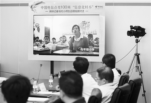 6��3�գ������Сѧʦ����Զ��ǧ���ý����߽�����Ƶ�Ի��� ���� �ޱ� ��