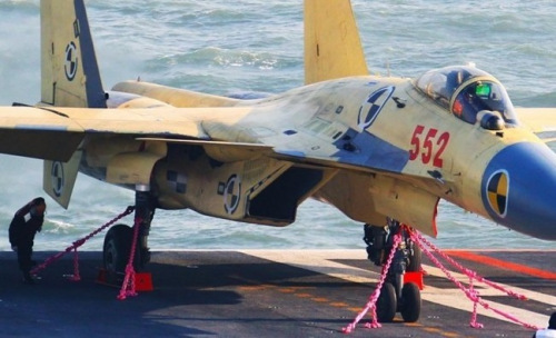 �����������̶���-15���ػ��ķۺ�ɫ�����������ѹ�ע��