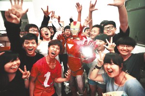 ������������ͬѧ��һ����ף�ݳ��ɹ���