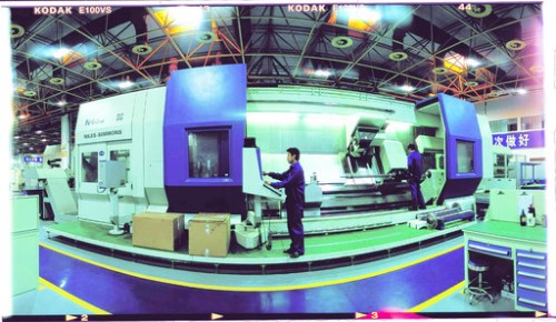 现代化厂房车间一角。 现代化厂房车间一角。