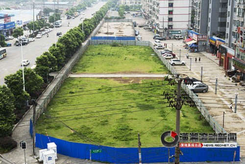 6��26�գ�´�춫·��δ���ǡ����С�������Ĵ�Ƭ�̵ر�����Χ����������ͼ/���泿���������ż��� л����