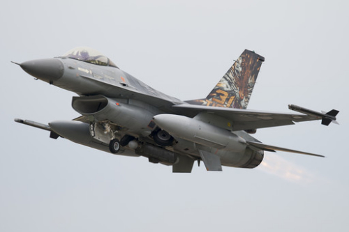 ����ʱ�վ�F-16��ɡ�