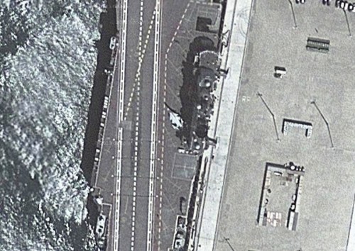 google卫星地图曝光的中国航母辽宁舰