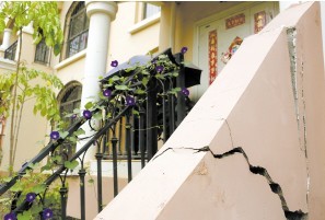 һס�����ſڵ�ǽ�ڳ����ѷ� ����ɽ